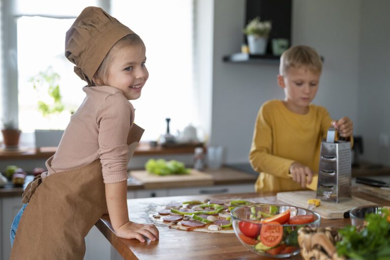 Kuhanje i djeca: Kako naučiti djecu jesti zdravu hranu