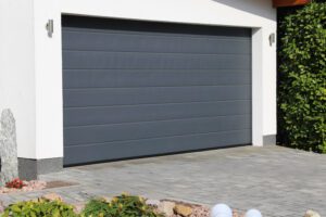 Prednosti sekcijskih garažnih vrat za optimalno izrabo prostora